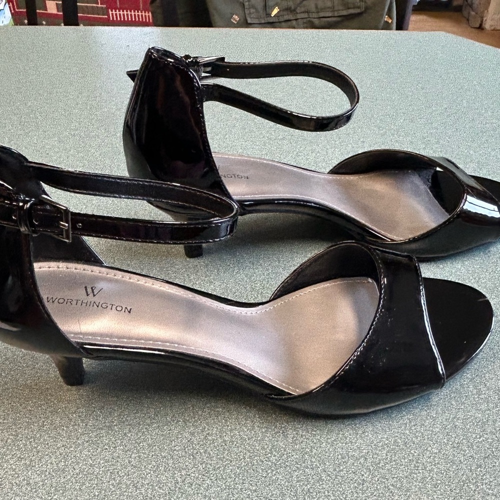 High heeled open toe shoe